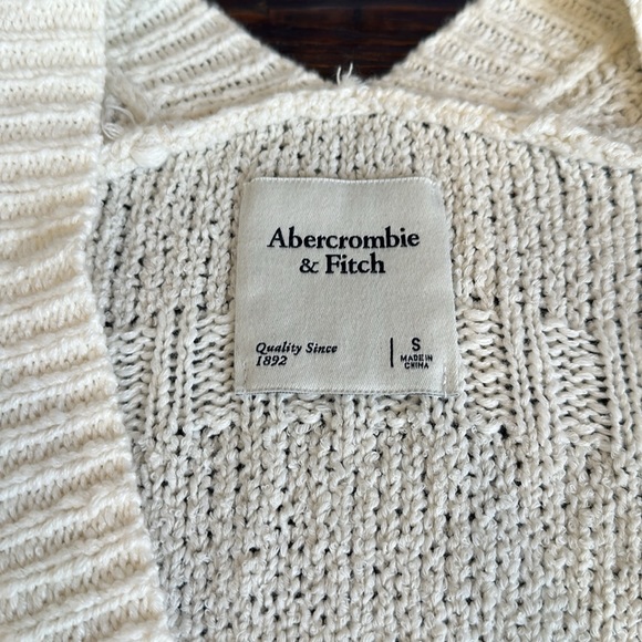 Abercrombie & Fitch. Cardigan. Size Small. - Picture 2 of 4